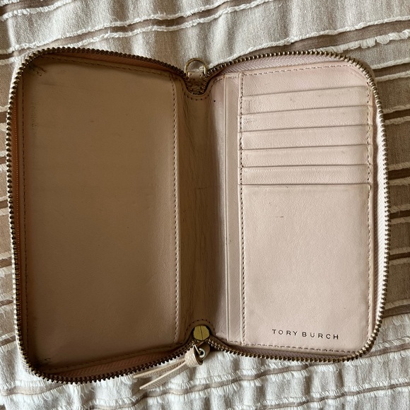 Tory Burch light pink zip wallet - Picture 3 of 4